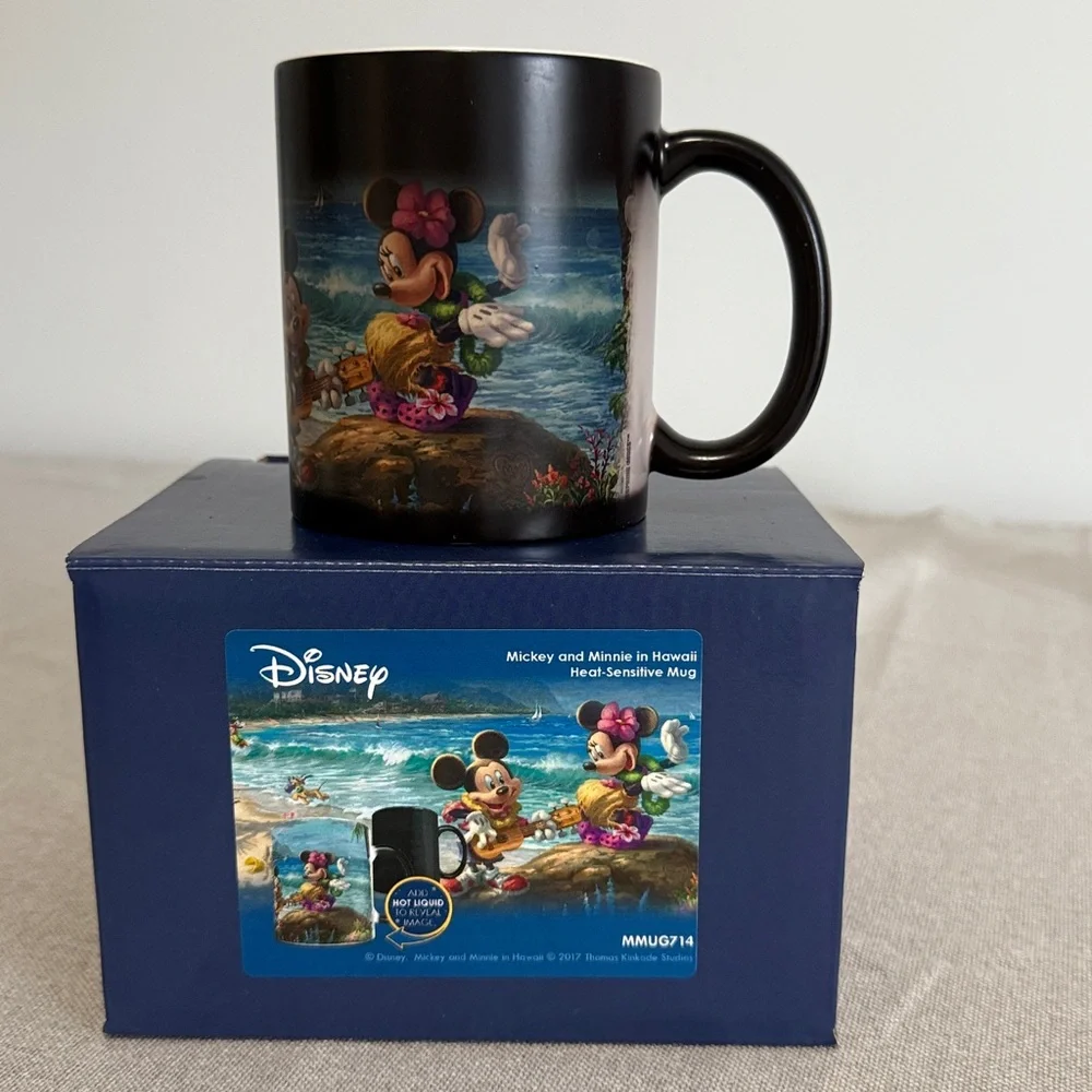 Morphing Mugs Disney Heat Sensitive Mug with Mickey and Minnie In Hawaii. - Picture 2 of 15